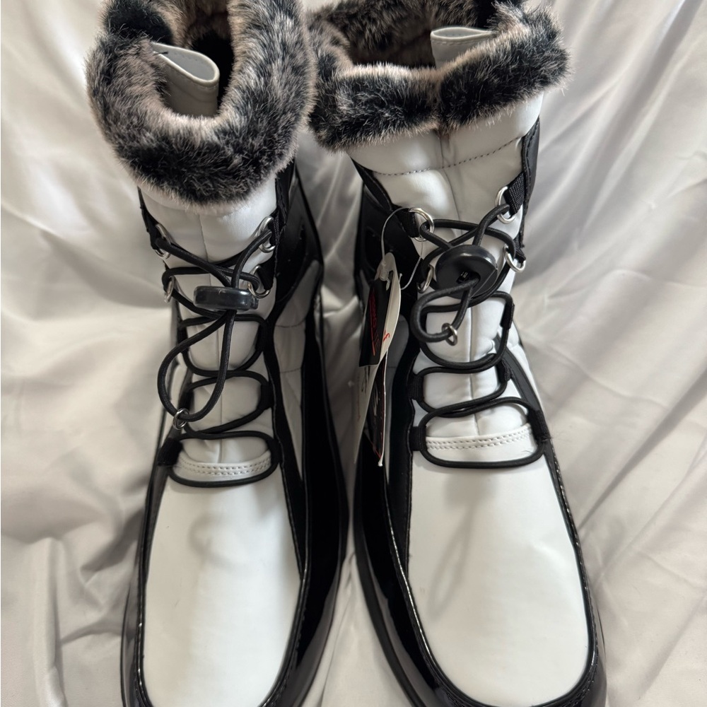 Totes Women’s Black and White Fur-Trimmed Winter Boots